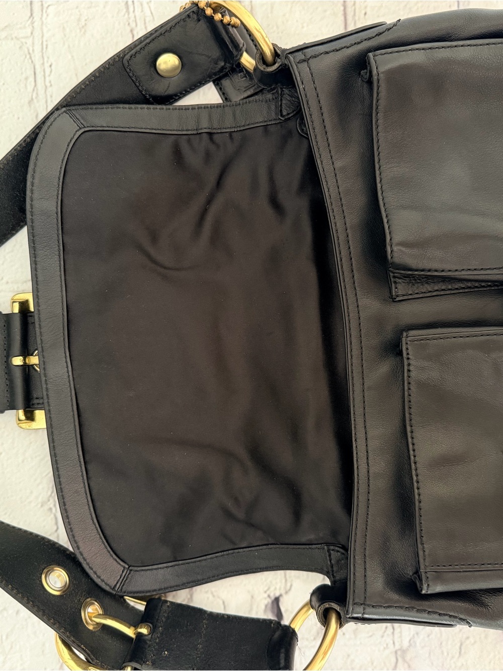 SOLD✅ Coach Black Leather Shoulder Bag with Gold Hardware - Picture 10 of 13